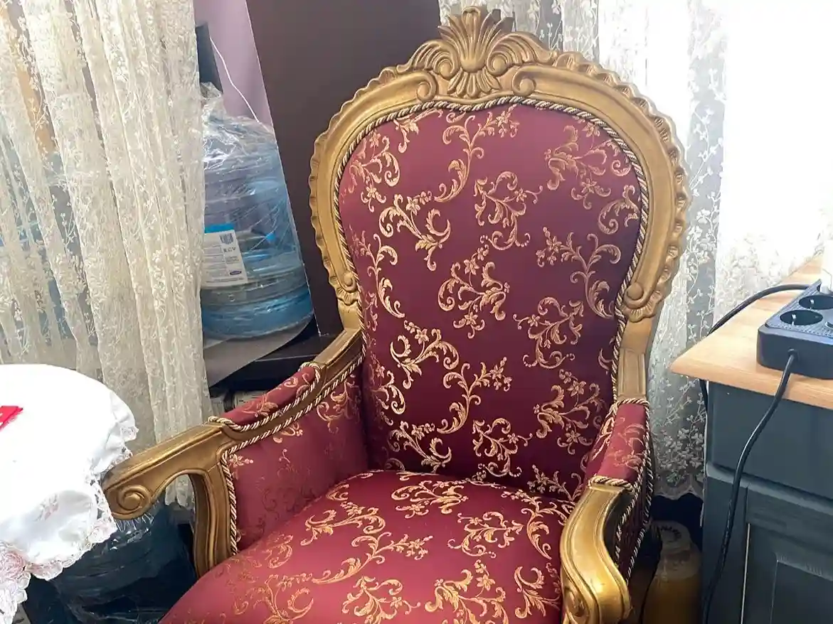 Дверь открыта, полотно и замок не повреждены